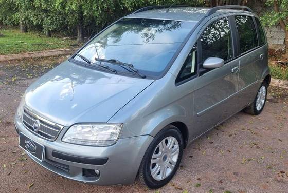 FIAT IDEA 1.4 MPI ELX 8V FLEX 4P MANUAL FIAT IDEA 1.4 MPI ELX 8V FLEX 4P MANUAL